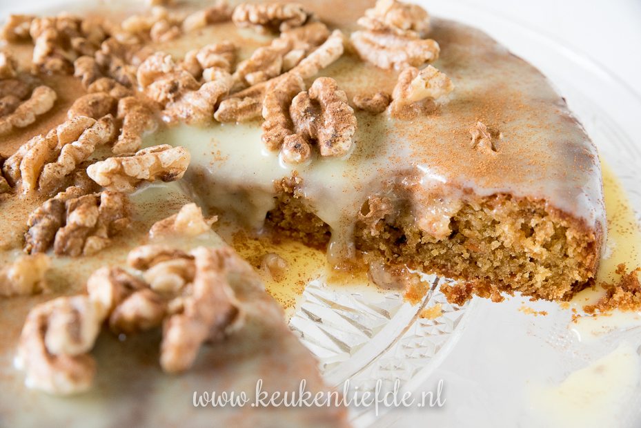 Worteltaart met koffie en wittechocoladeglazuur Worteltaart met koffie en wittechocoladeglazuur