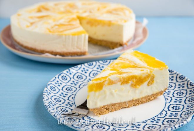 Yoghurttaart met mango en witte chocolade