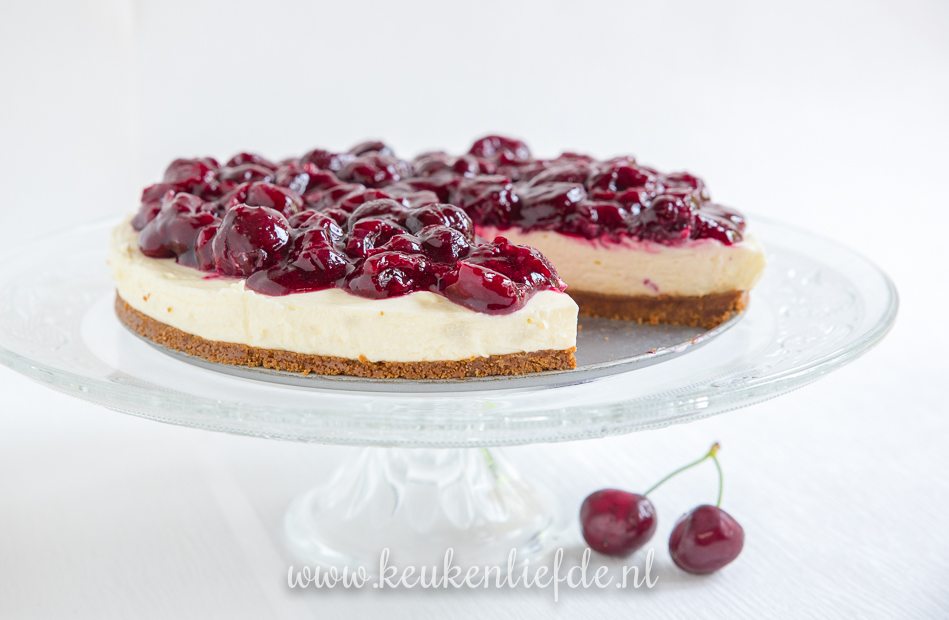 Monchoutaart met zelfgemaakte kersencompote