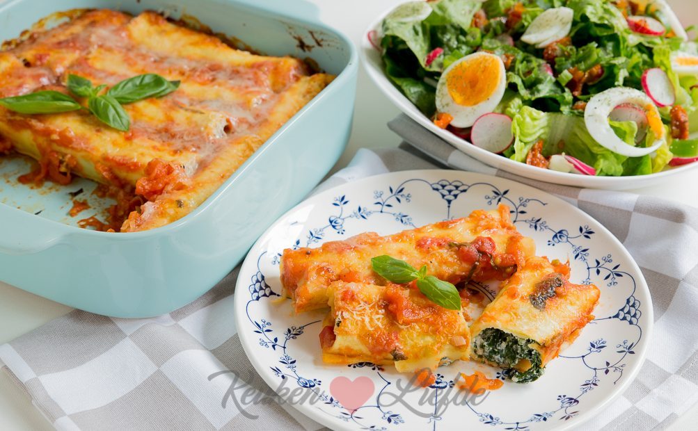 Cannelloni met spinazie, ricotta en tomatensaus