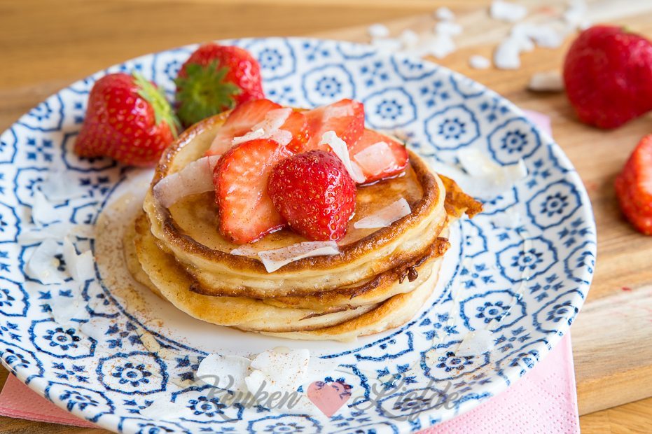 Kwarkpannenkoekjes met aardbei en kokos