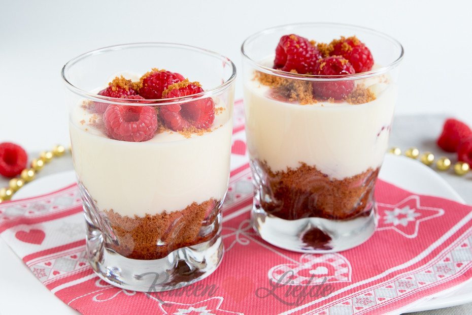 Witte chocolademousse dessertglaasjes