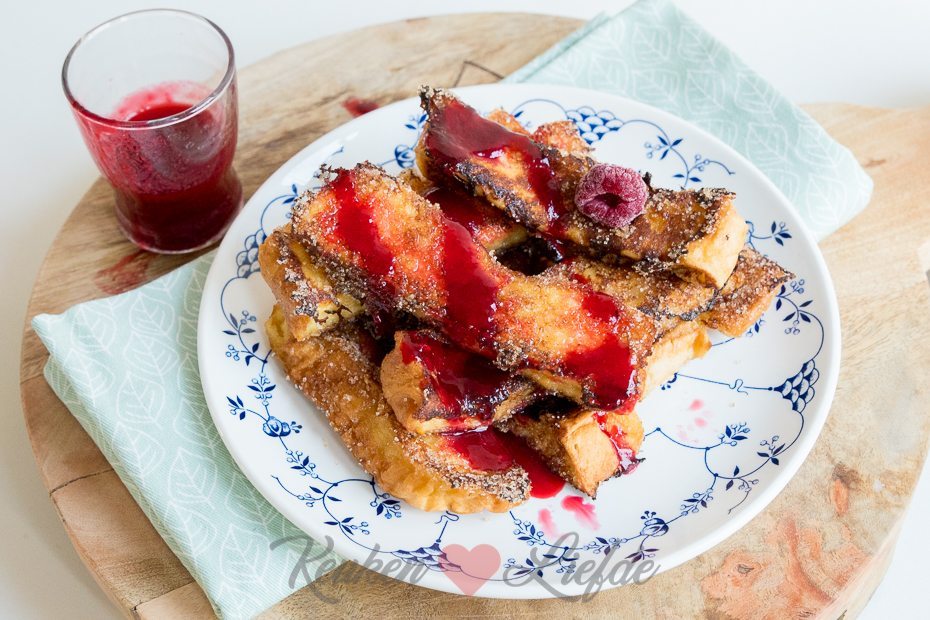 Brioche wentelteef churros met frambozensaus