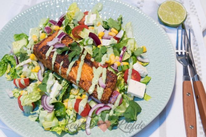 Mexicaanse zalmsalade met avocadodressing