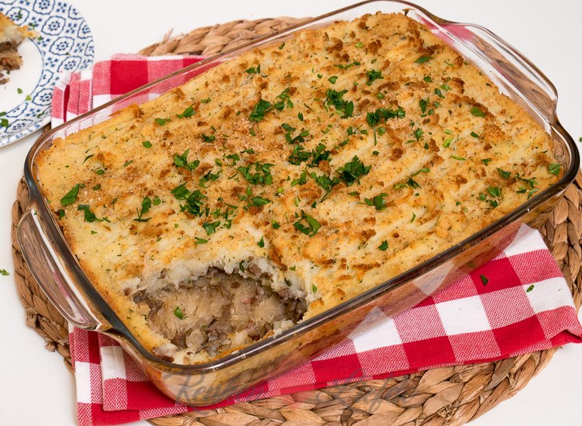 Zuurkoolovenschotel met gehakt en aardappelpuree