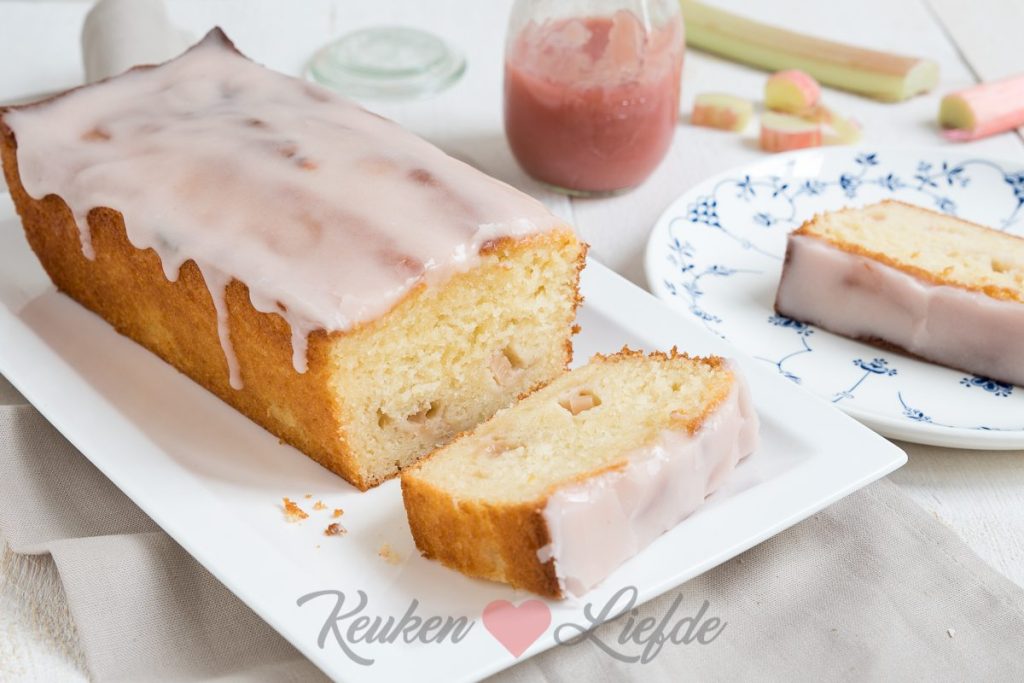 Rabarber yoghurtcake