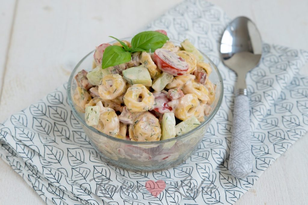 Tortellinisalade met chorizo, komkommer en tomaat