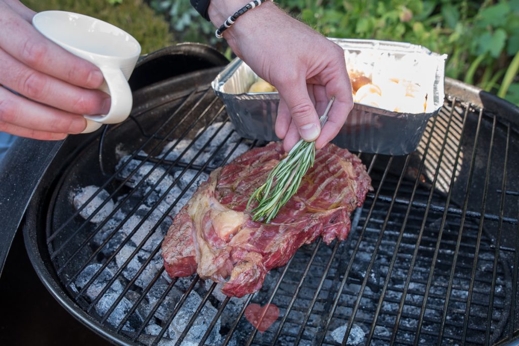 Ribeye van de barbecue
