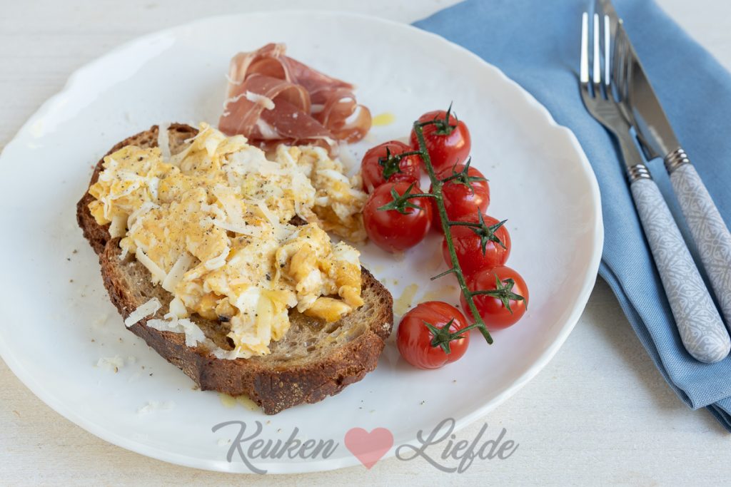 Roerei met truffelpesto