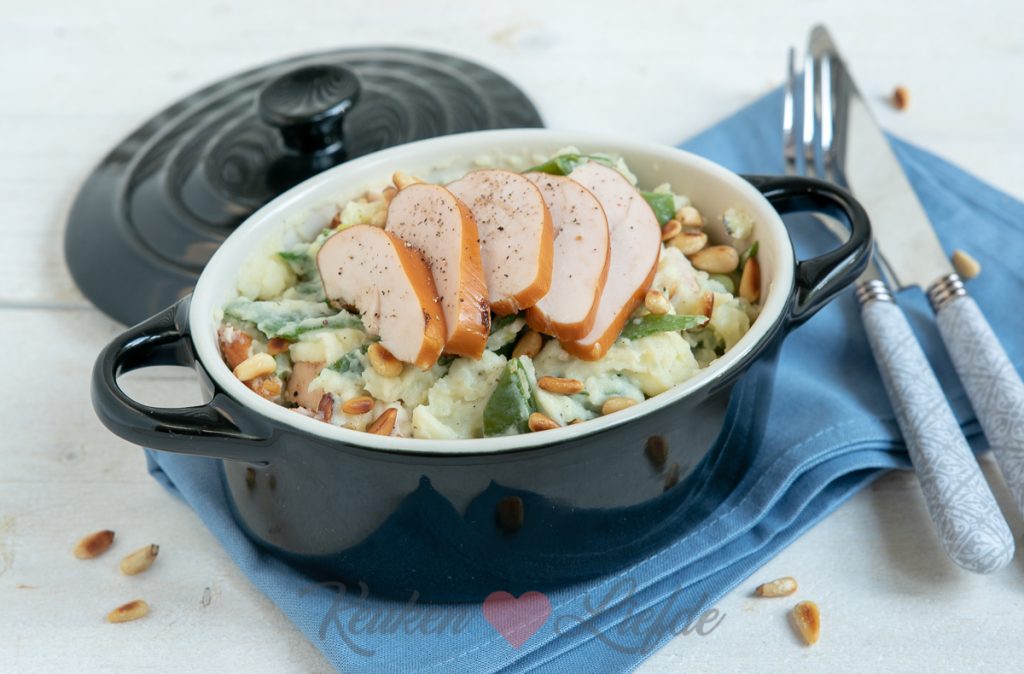 Snijbonenstamppot met gerookte kip