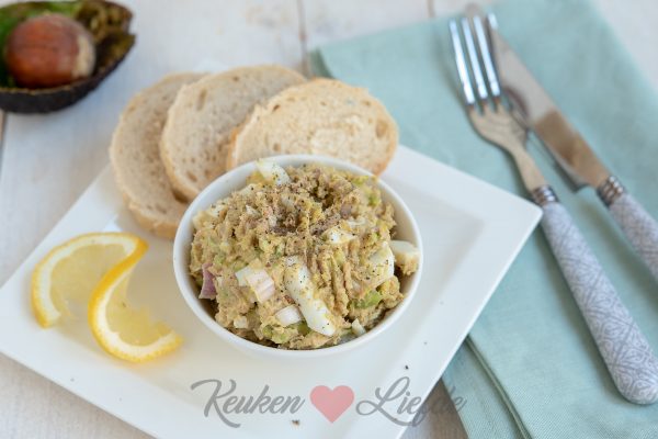 Eiersalade met tonijn en avocado