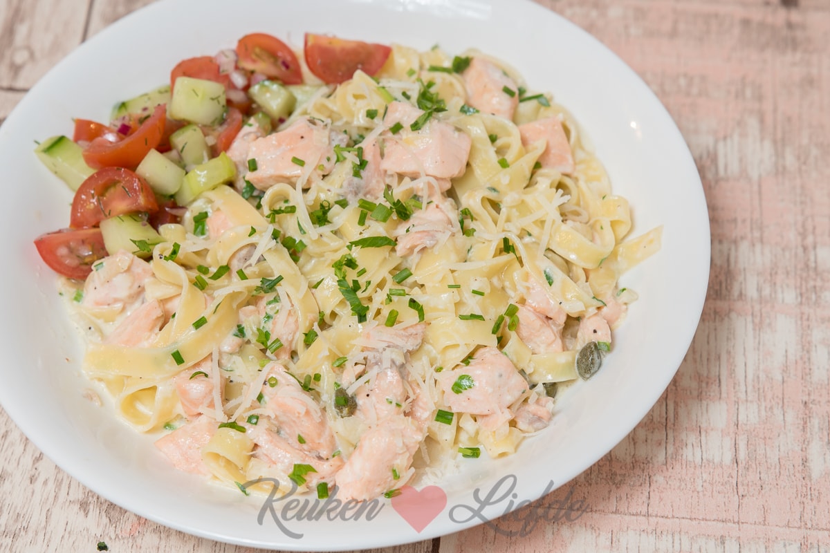 Tagliatelle met zalm en romige witte-wijnsaus