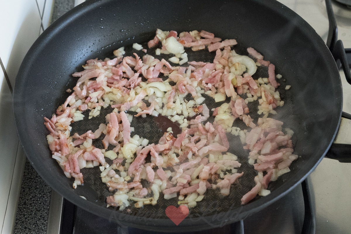 Witlof-ovenschotel met spekjes en roomsaus