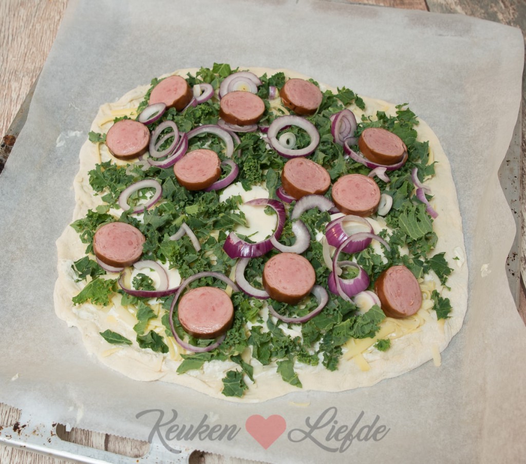 Pizza met boerenkool en rookworst