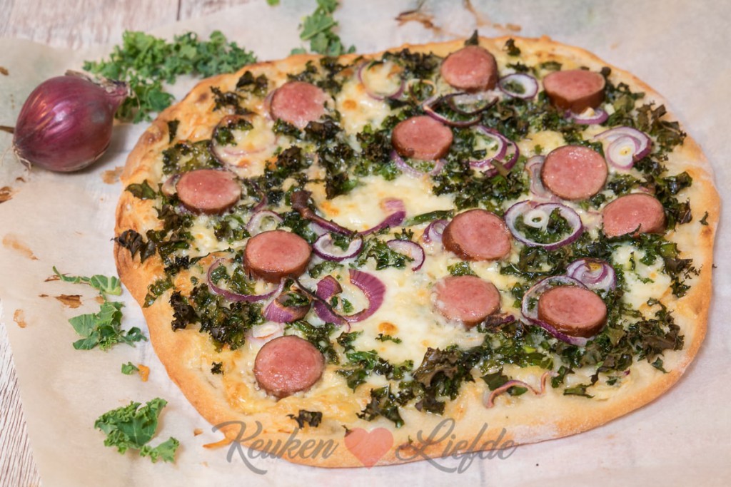 Pizza met boerenkool en rookworst