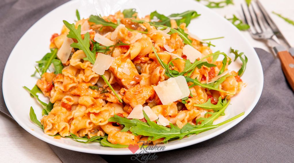 Pasta met zalm en aubergine
