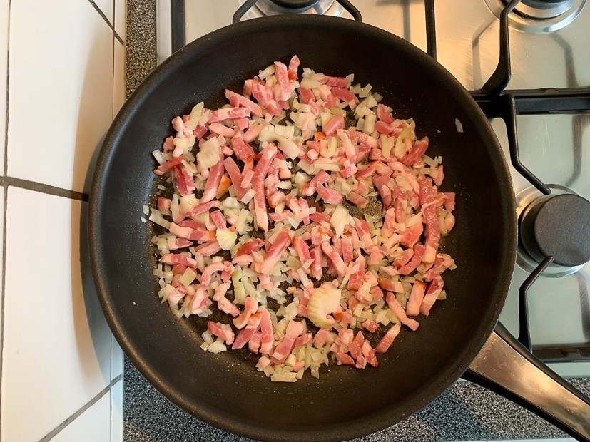 Witlofovenschotel met gehakt en kaassaus