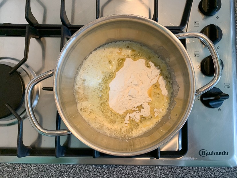 Witlofovenschotel met gehakt en kaassaus