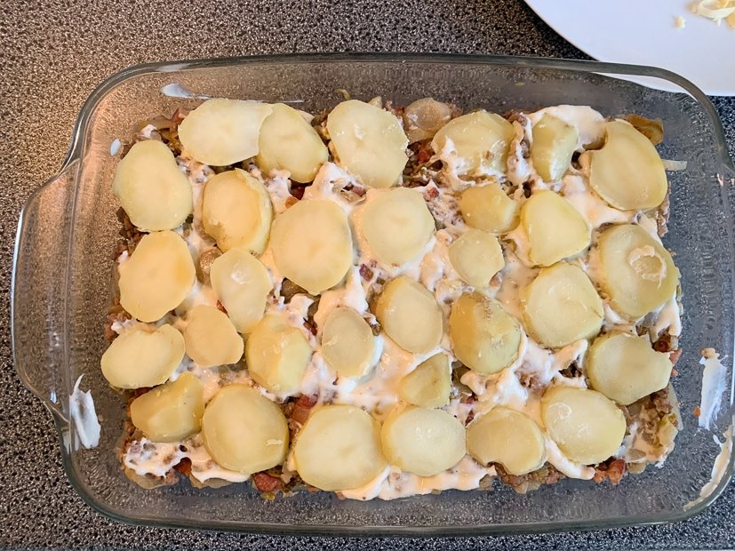 Witlofovenschotel met gehakt en kaassaus