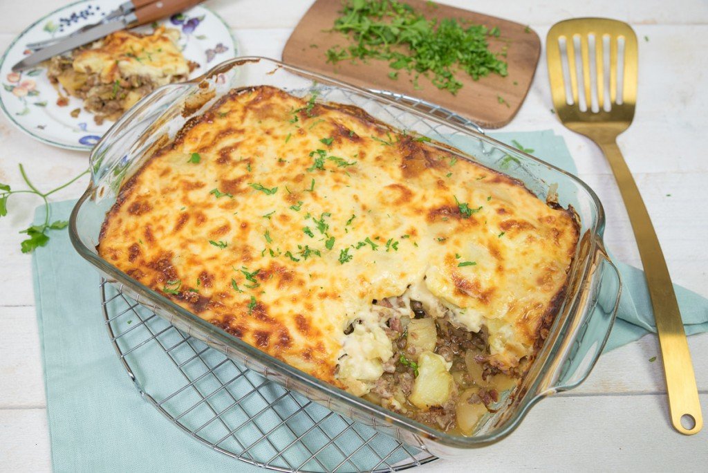 Witlofovenschotel met gehakt en kaassaus