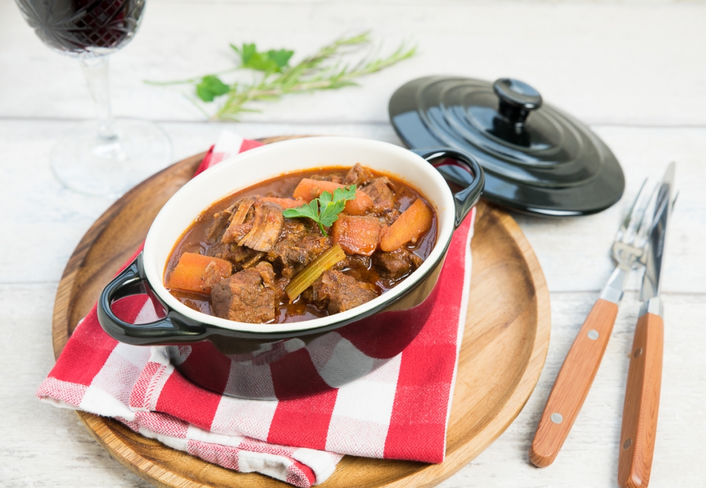 Italiaans stoofvlees met pancetta en rode wijn