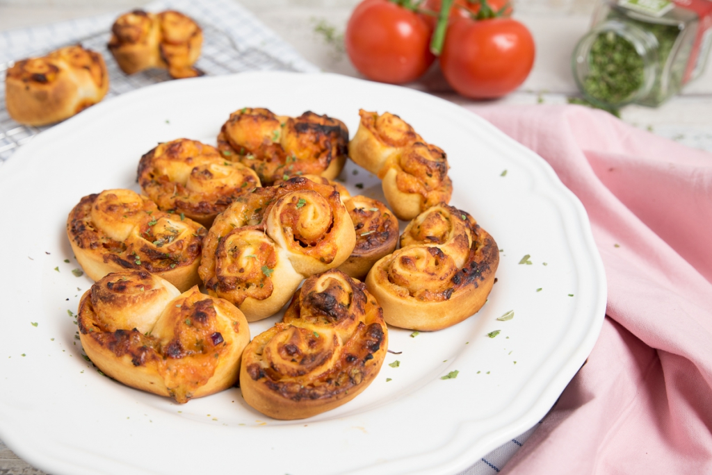 Pizzavlinder met kaas en salami