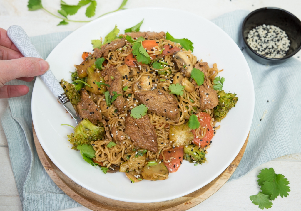 Varkenshaas roerbak met broccoli en wortel