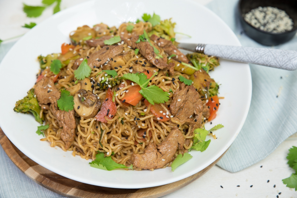 Varkenshaas roerbak met broccoli en wortel