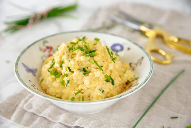 Eiersalade met kerrie en bieslook