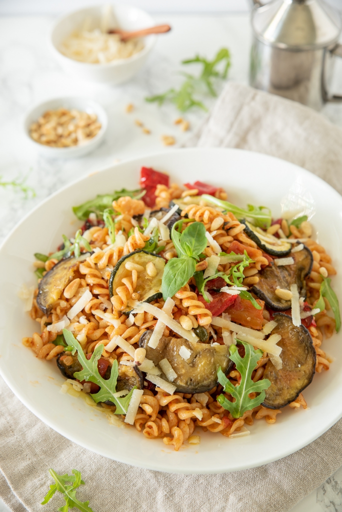 Pasta met tomatensaus en gegrilde groenten Pasta met tomatensaus en gegrilde groenten