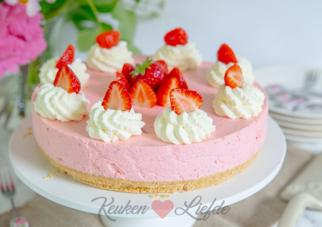 Aardbeien kwarktaart met koekjesbodem