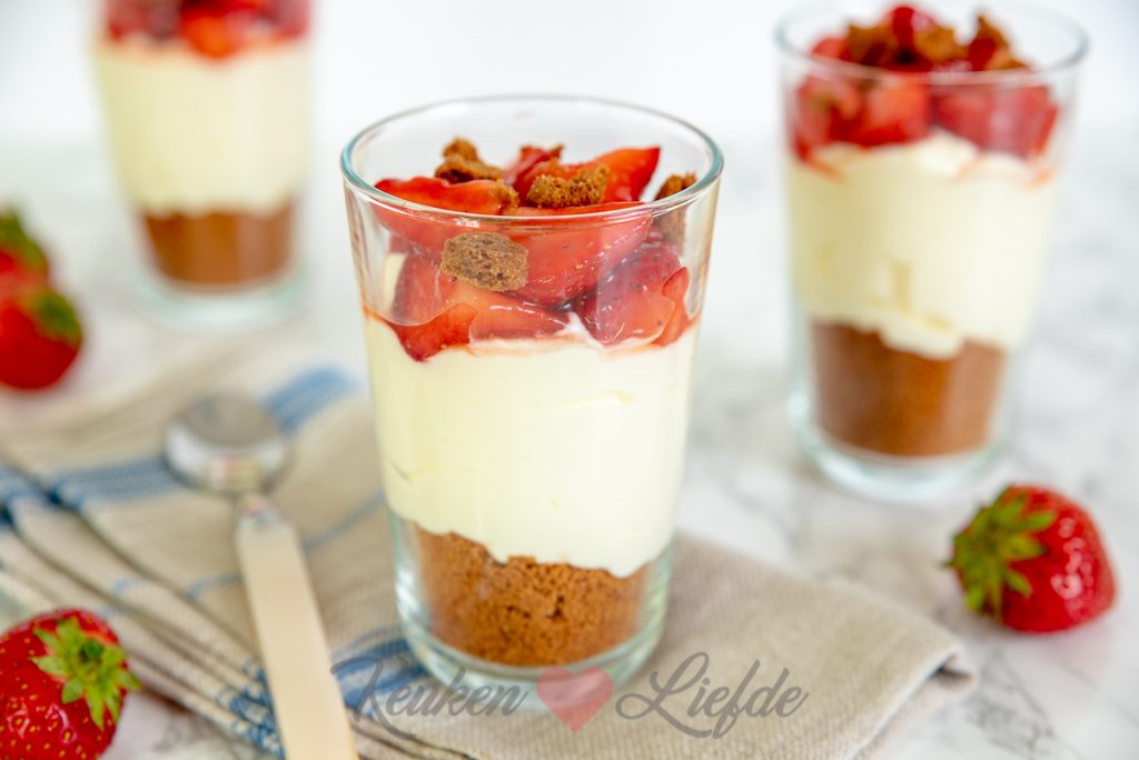 Monchou toetje met aardbeien