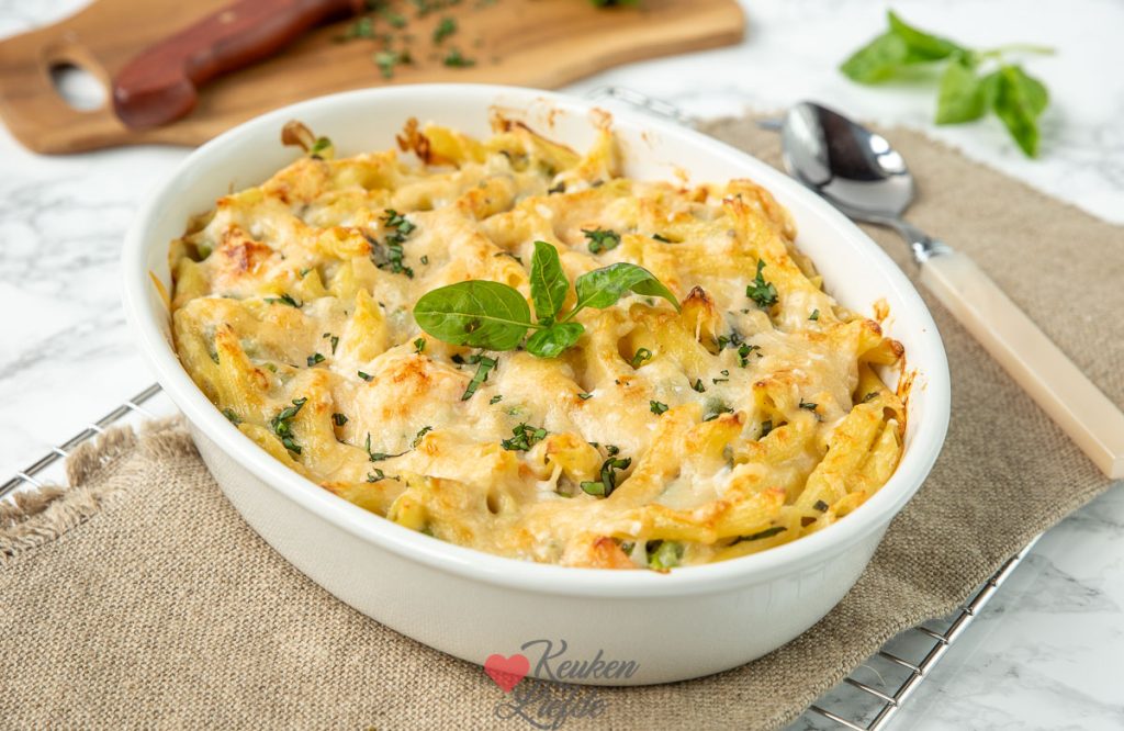 Pasta-ovenschotel met zalm (basilicum-roomsaus)