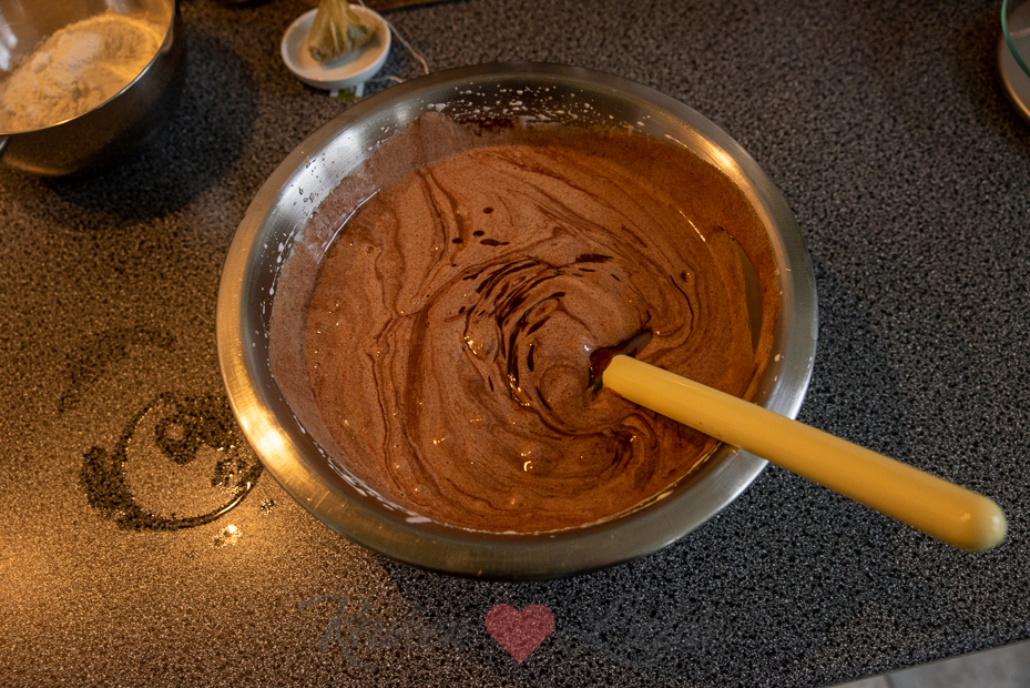 Brownietaart met M&M's en pretzels