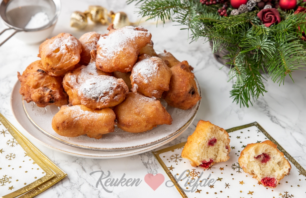 Oliebollen met frambozen en witte chocolade