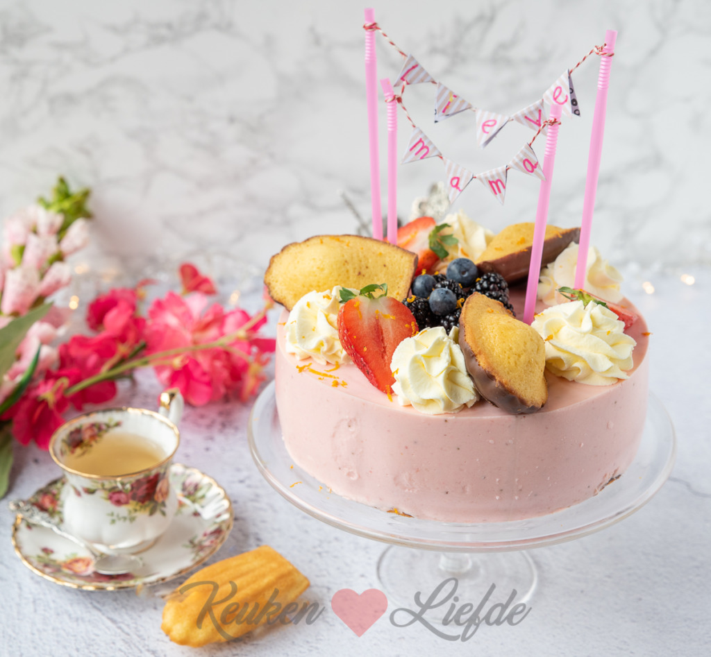 Aardbeienkwarktaart met madeleines (+ tips en ideeën voor Moederdag!)