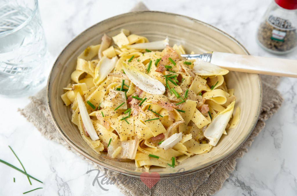 Pasta carbonara met witlof