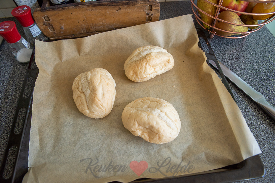 Pizzabroodje met chorizo en champignon