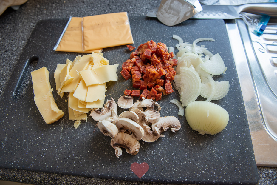 Pizzabroodje met chorizo en champignon