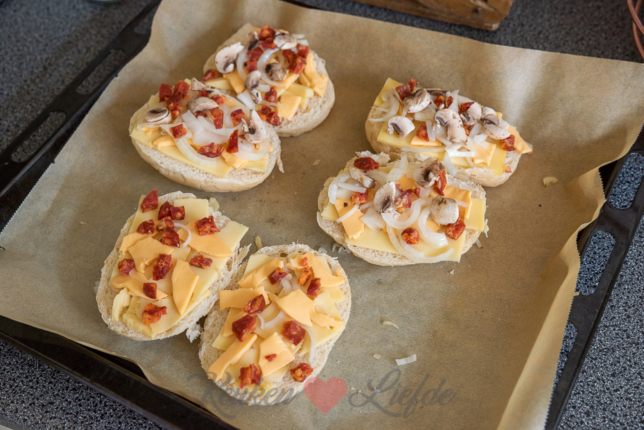 Pizzabroodje met chorizo en champignon