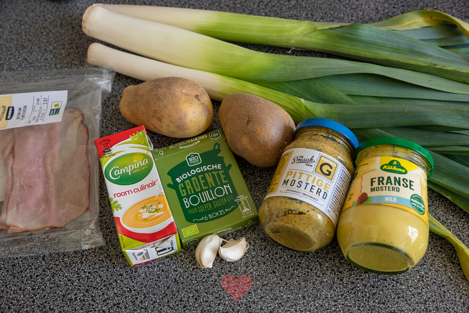 Romige preisoep met mosterd en beenham