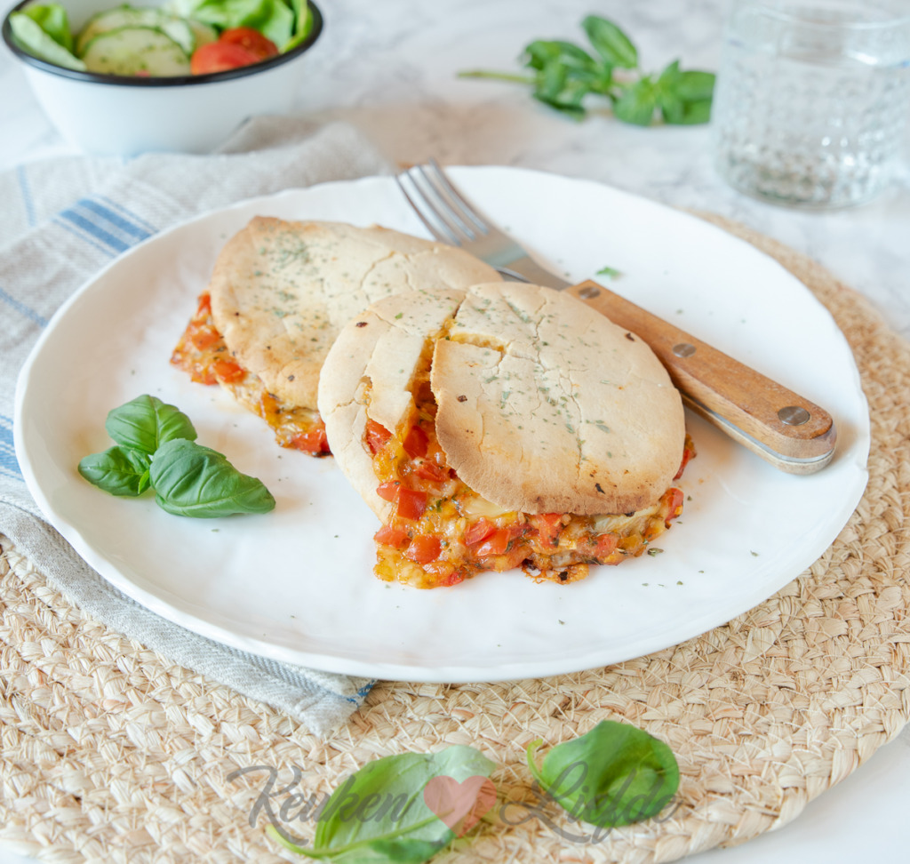 Pita tosti tomaat mozzarella Pita tosti tomaat mozzarella