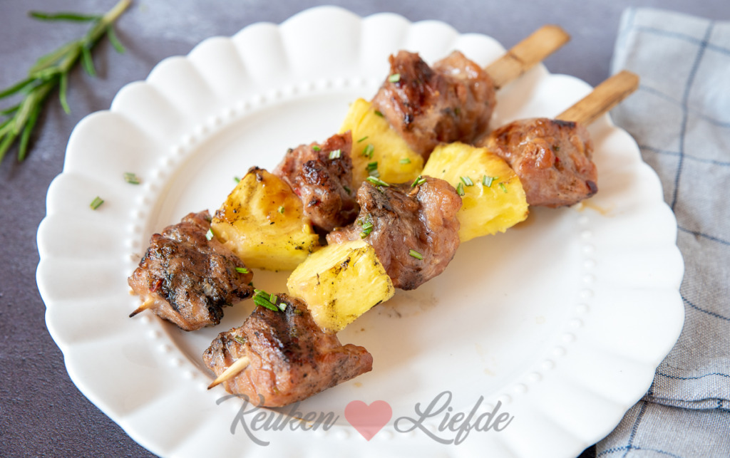 Varkenshaasspies met ananas