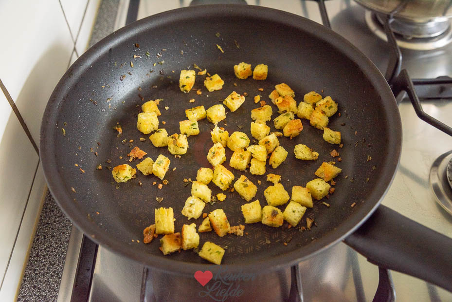 Kropslasoep met broodcroutons