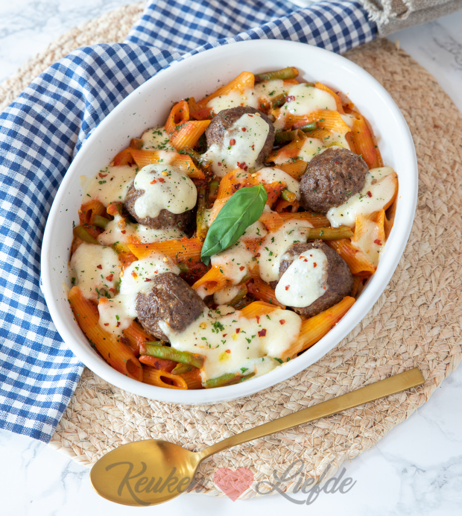 Pasta gratin met pestogehaktballetjes Pasta gratin met pestogehaktballetjes