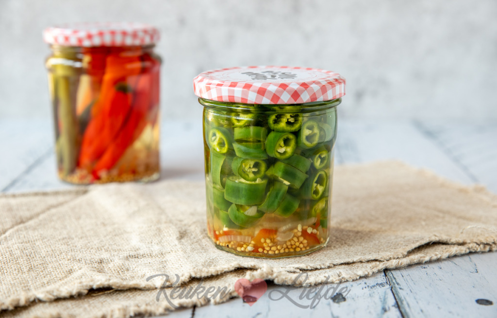 Ingelegde pepers in zoetzuur Ingelegde pepers in zoetzuur