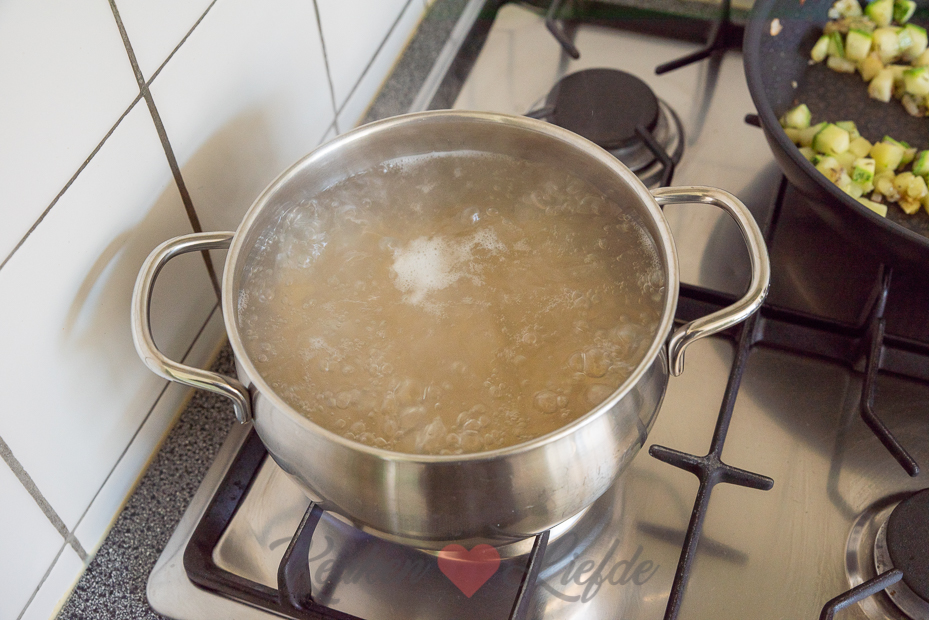 Pasta gratin met courgette en tonijn