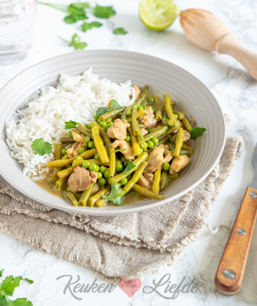 Groene curry met kip en sperziebonen Groene curry met kip en sperziebonen