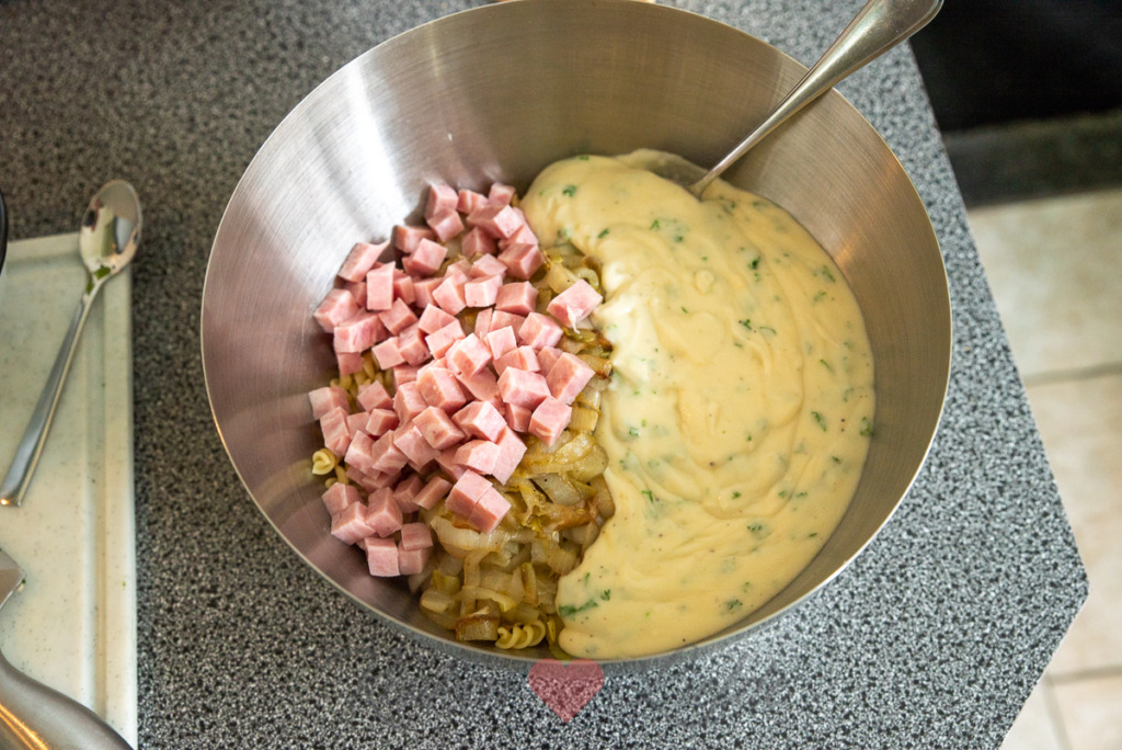 Pasta gratin met witlof, ham en kaassaus