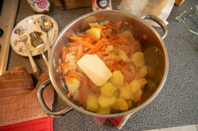 Stamp de hutspot fijn